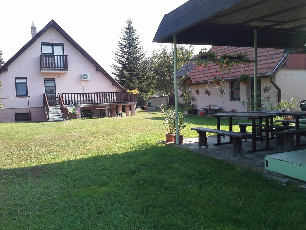 Utulny Privat Apartman Veľký Meder Kültér fotó