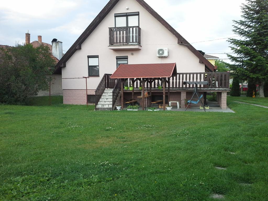 Utulny Privat Apartman Veľký Meder Kültér fotó